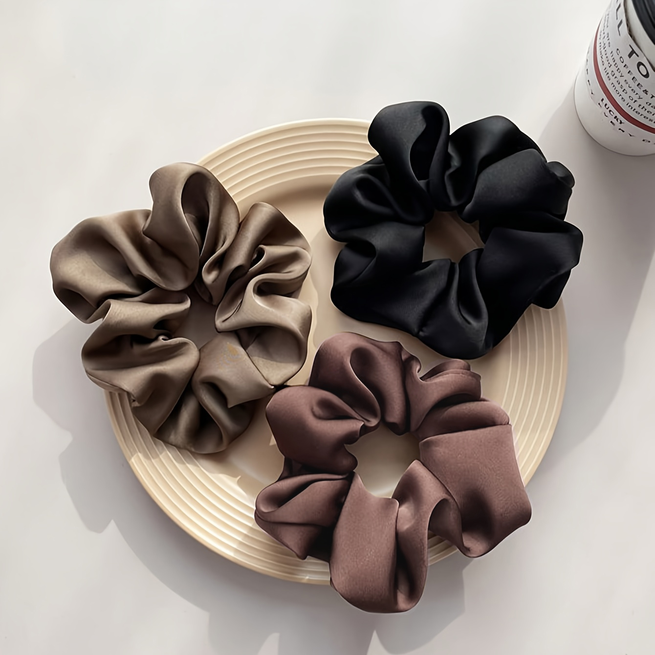 Hair Care Gift Set - Ein Set aus drei einfarbigen Satin-Haarschmuckstücken